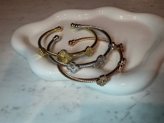 𝐂𝐥𝐨𝐯𝐞𝐫 𝐁𝐚𝐧𝐠𝐥𝐞 𝟑 𝐩𝐢𝐞𝐜𝐞 𝐒𝐞𝐭