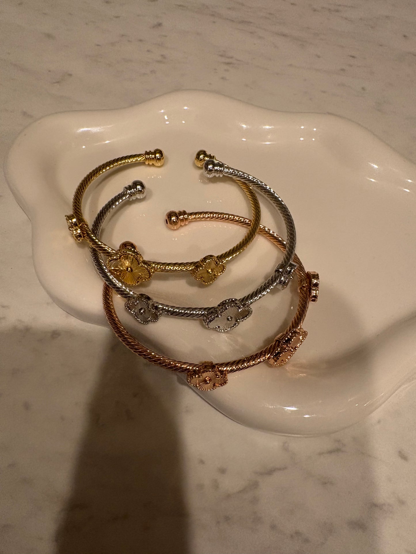 𝐂𝐥𝐨𝐯𝐞𝐫 𝐁𝐚𝐧𝐠𝐥𝐞 𝟑 𝐩𝐢𝐞𝐜𝐞 𝐒𝐞𝐭