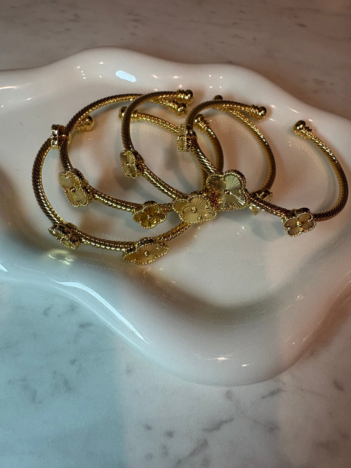 𝐂𝐥𝐨𝐯𝐞𝐫 𝐁𝐚𝐧𝐠𝐥𝐞 𝟑 𝐩𝐢𝐞𝐜𝐞 𝐒𝐞𝐭