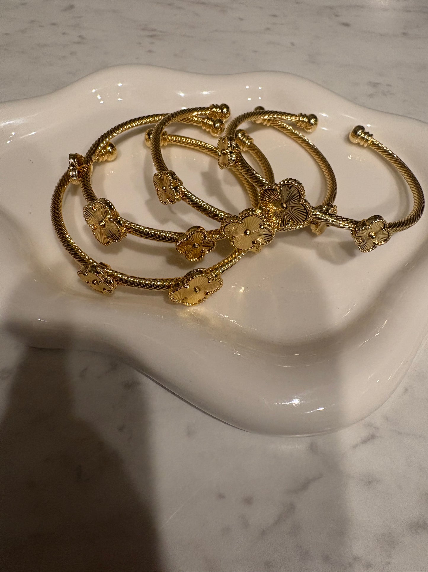 𝐂𝐥𝐨𝐯𝐞𝐫 𝐁𝐚𝐧𝐠𝐥𝐞 𝟑 𝐩𝐢𝐞𝐜𝐞 𝐒𝐞𝐭