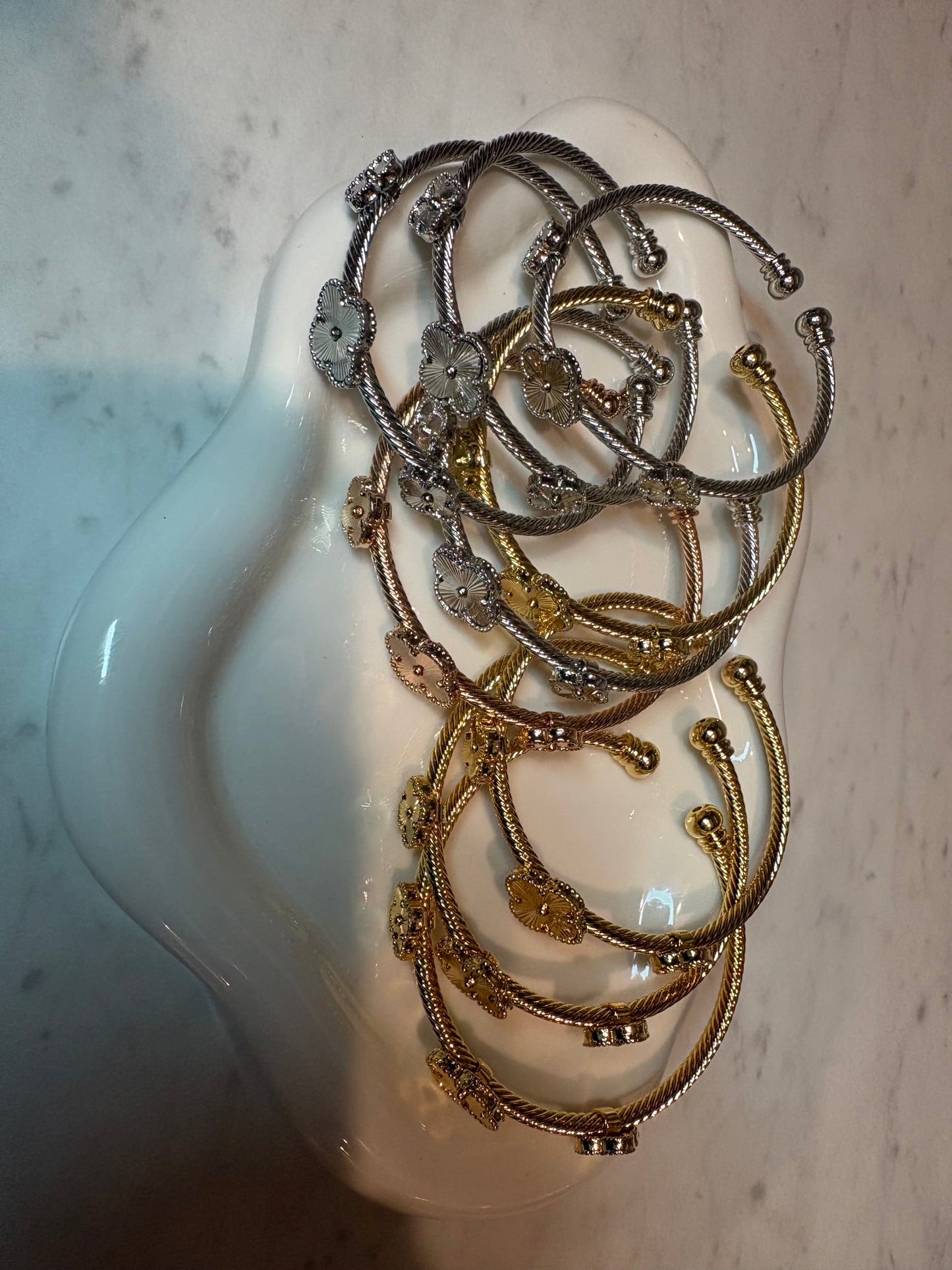 𝐂𝐥𝐨𝐯𝐞𝐫 𝐁𝐚𝐧𝐠𝐥𝐞 𝟑 𝐩𝐢𝐞𝐜𝐞 𝐒𝐞𝐭